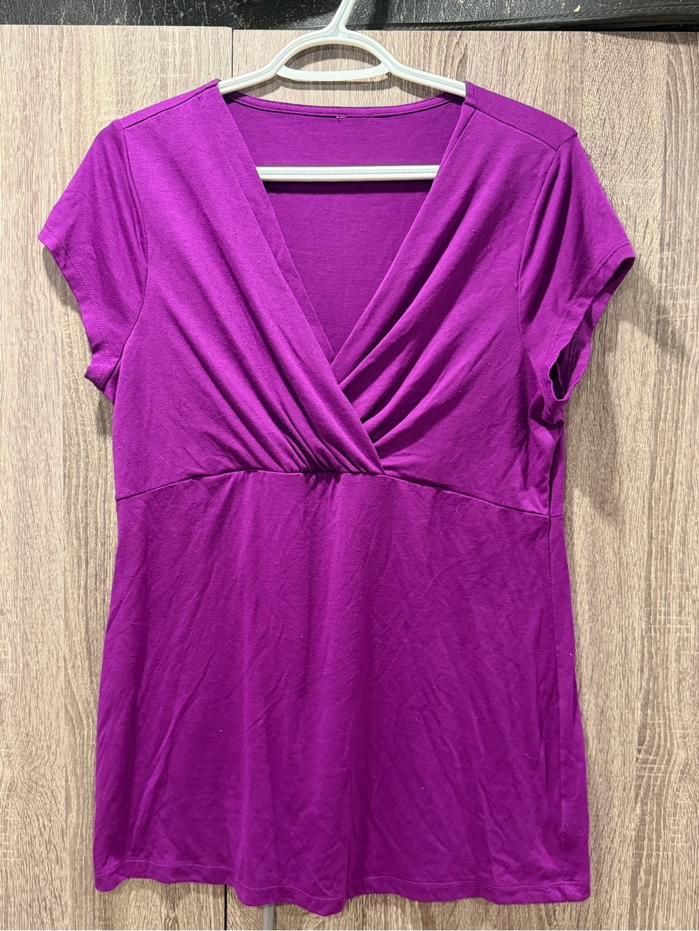 Draped V-Neck Short Sleeve Tunic in Magenta